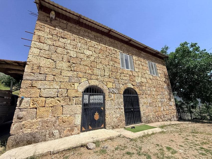 Şırnak'ta 30 yıl önce kendi emeğiyle yaptığı ev turistlerin ilgi odağı oldu
