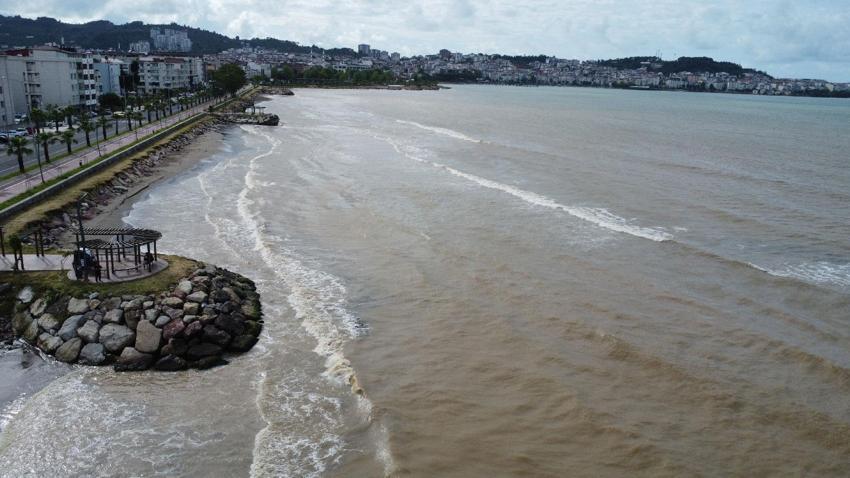 Ordu Ünye'de Karadeniz'in rengi tamamen değişti