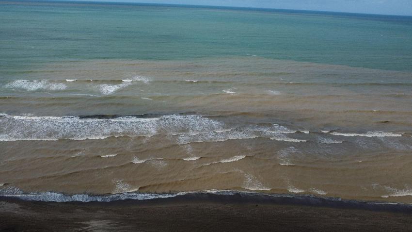 Ordu Ünye'de Karadeniz'in rengi tamamen değişti