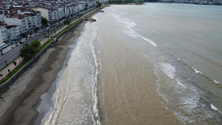 Ordu Ünye'de Karadeniz'in rengi tamamen değişti