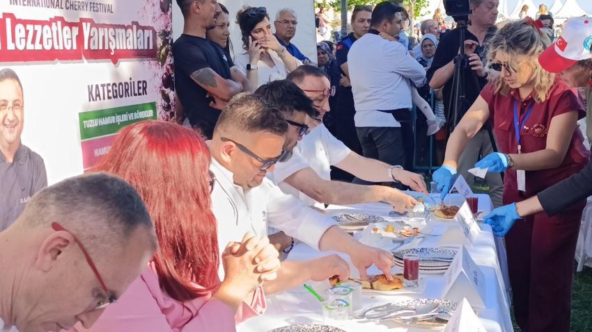 Uluslararası Kiraz Festivali'nde kirazlı lezzetler kıyasıya yarıştı
