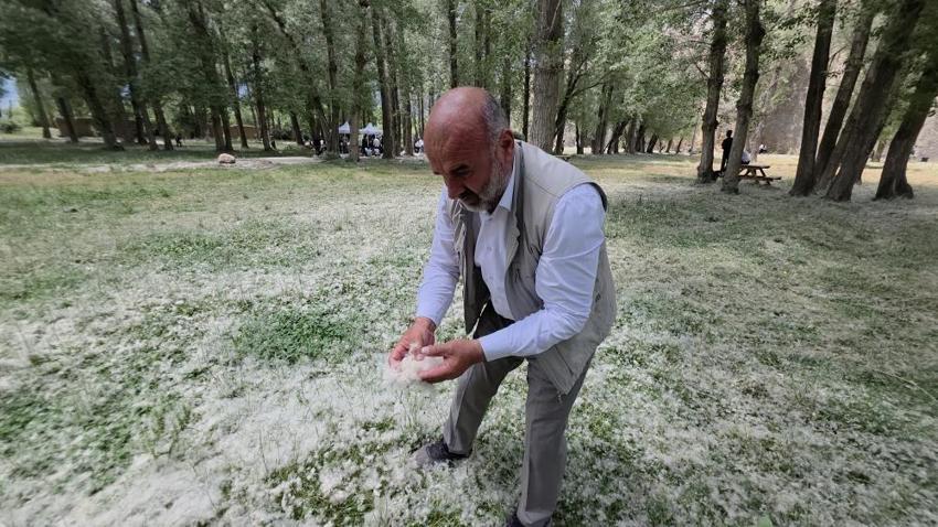 Van'da kent merkezine geldi: Sokakları kapladı, Haziran'da yaşandığı görülmedi