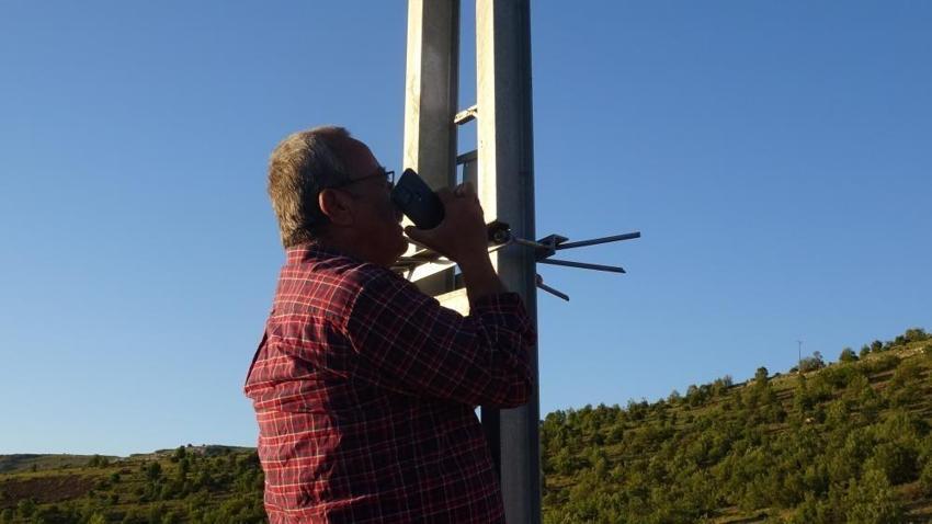 Malatya'nın ilçesi yüzyıl geride kaldı: Acil durumda elektrik direğine tırmanıyorlar