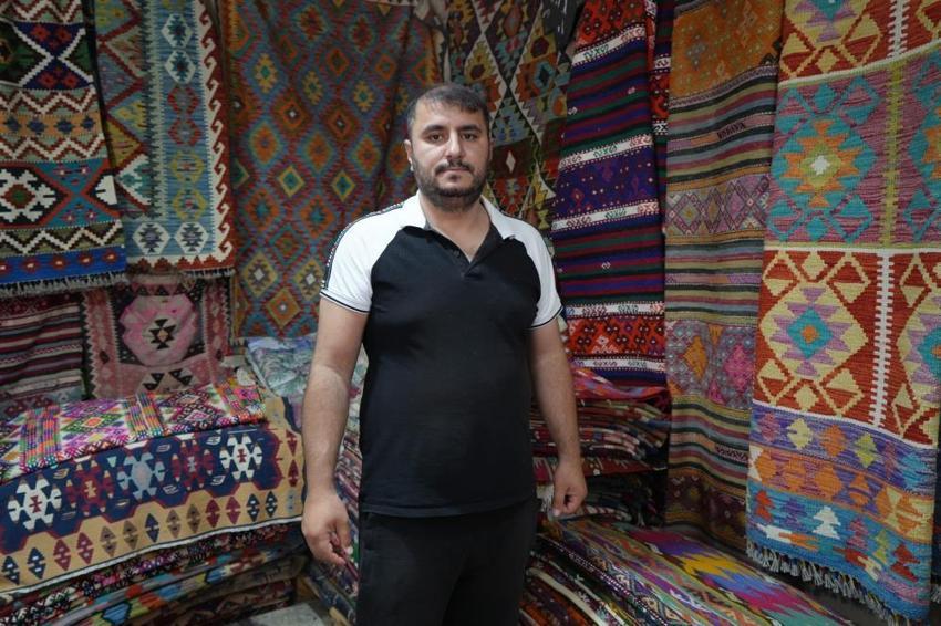Bu işi yapan sadece 3 kişi kaldı! Köy köy gezip topluyor! Bulduğu parçalar servet değerinde satılıyor