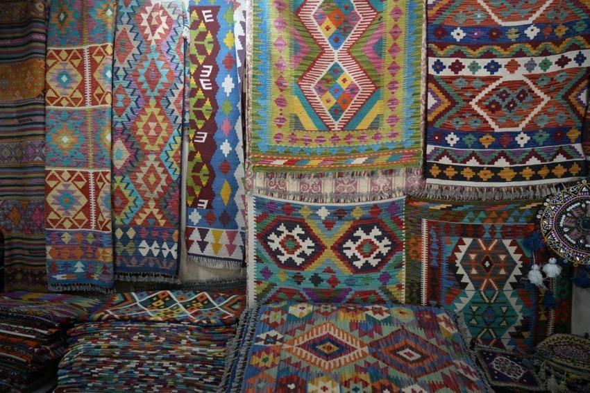 Bu işi yapan sadece 3 kişi kaldı! Köy köy gezip topluyor! Bulduğu parçalar servet değerinde satılıyor