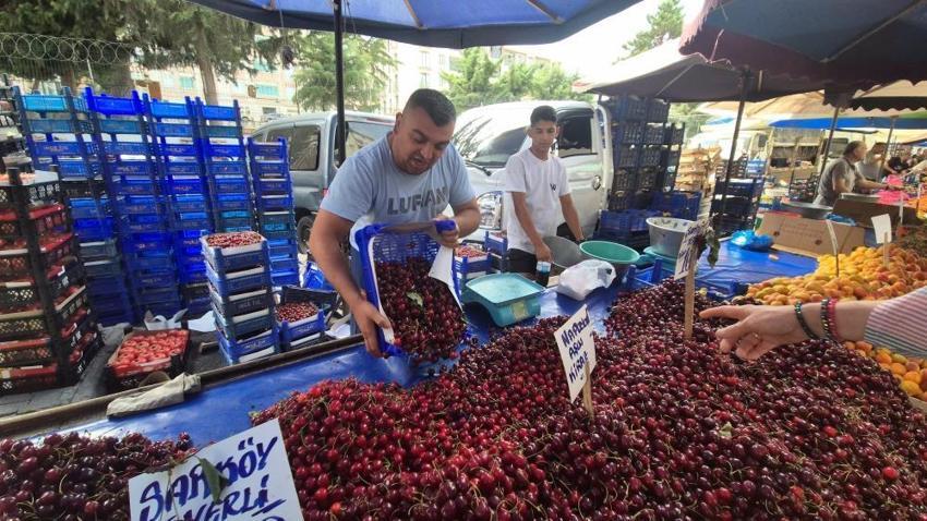 Pazarda fiyatı çakıldı! Kilosu 300 liradan 70 liraya düştü! Gören kilo kilo alıyor