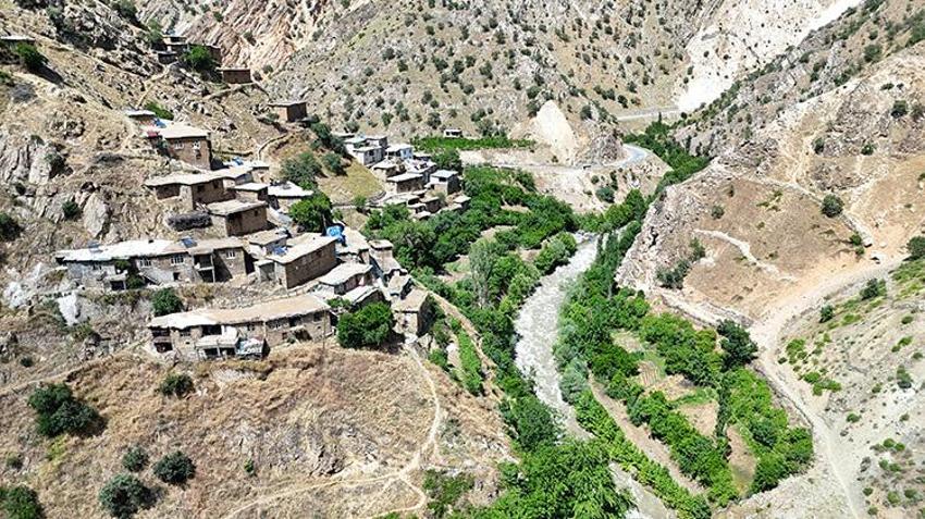 Görenlerin dili tutuluyor, tam 300 yıldır ayakta: Kat kat yükselen o evlerin sırrı çözüldü