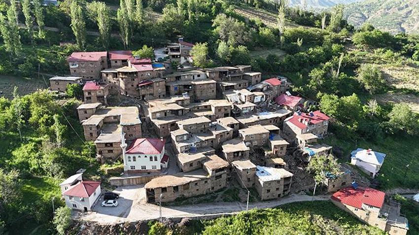 Görenlerin dili tutuluyor, tam 300 yıldır ayakta: Kat kat yükselen o evlerin sırrı çözüldü