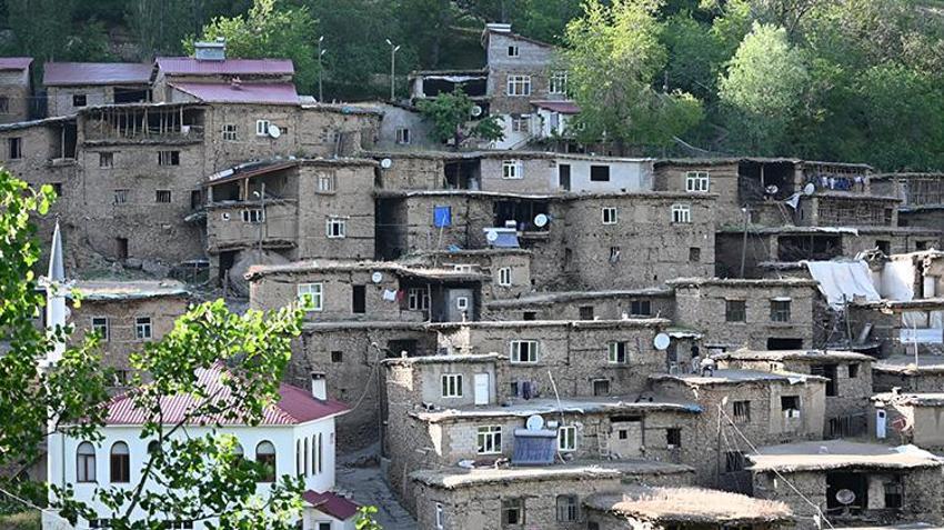 Görenlerin dili tutuluyor, tam 300 yıldır ayakta: Kat kat yükselen o evlerin sırrı çözüldü
