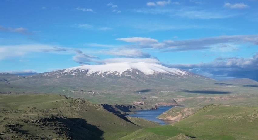 Kars'a yaz geldi: Büyüleyici manzaralar ortaya çıktı
