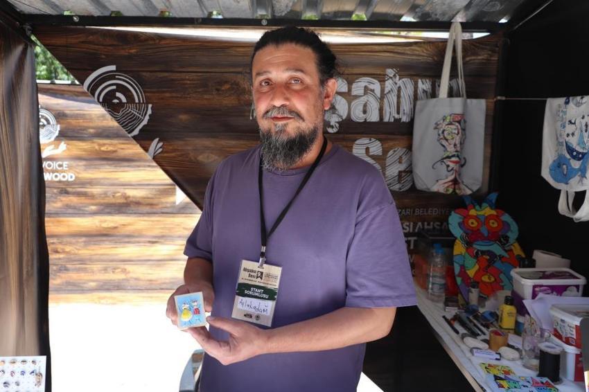 Fabrikasyon magnetlere tepki olarak başladı, şimdi yok satıyor! Evindeki atölyesinde üretiyor