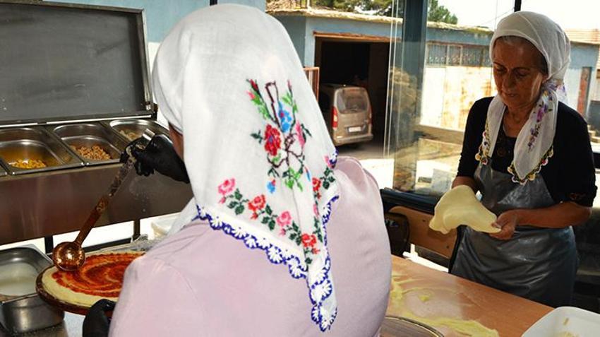 Mezun oldu memur olmaya çalışmadı! Bursa'daki köyüne dönüp üretmeye başladı: Şehir dışından onun için geliyorlar