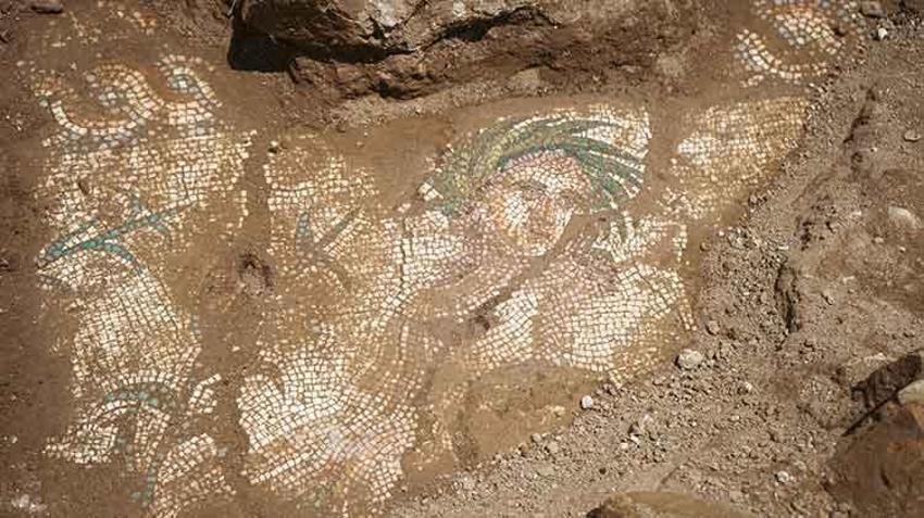 Dünyada eşi benzeri yok! Aspendos’ta heyecan veren keşif: Nehir tanrısı genç Eurymedon mozaiği gün yüzüne çıktı!