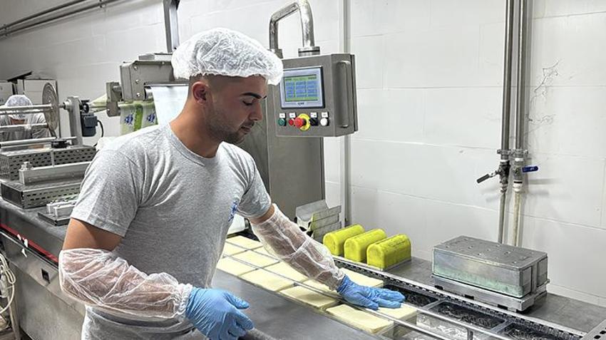 3 kız kardeş babalarından devraldı, üretimi katladı! Şimdi o tesisten çıkanlar 10 ile gönderiliyor