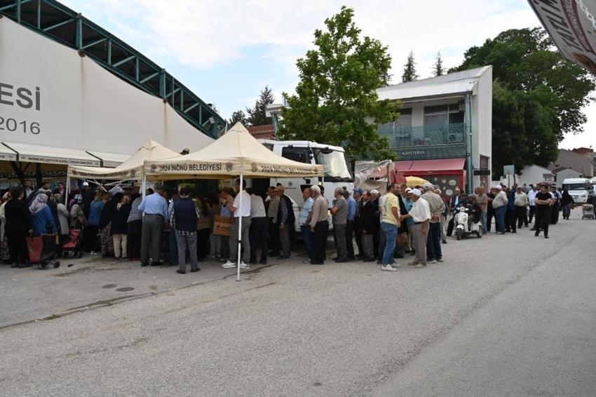 Eskişehir'de ücretsiz dağıtıldı! Vatandaşlar akın etti, hepsi dakikalar içinde tükendi