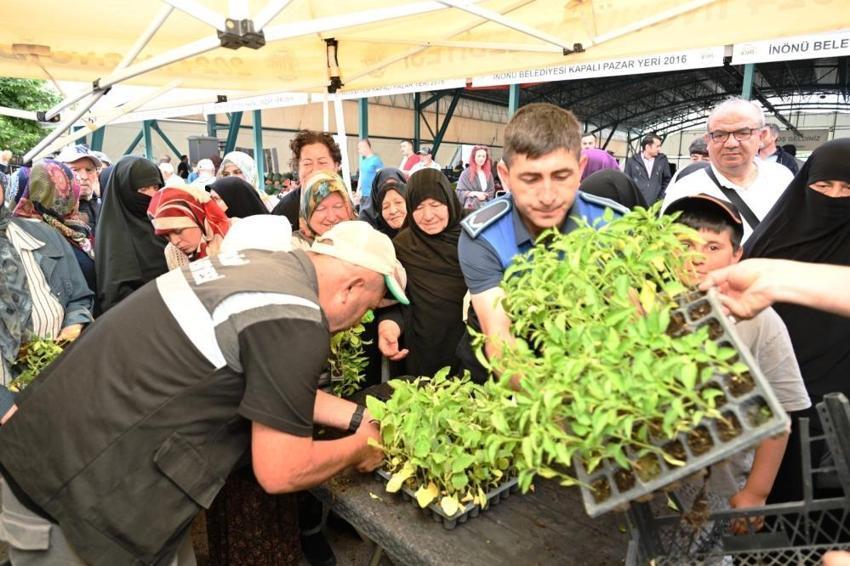Eskişehir'de ücretsiz dağıtıldı! Vatandaşlar akın etti, hepsi dakikalar içinde tükendi