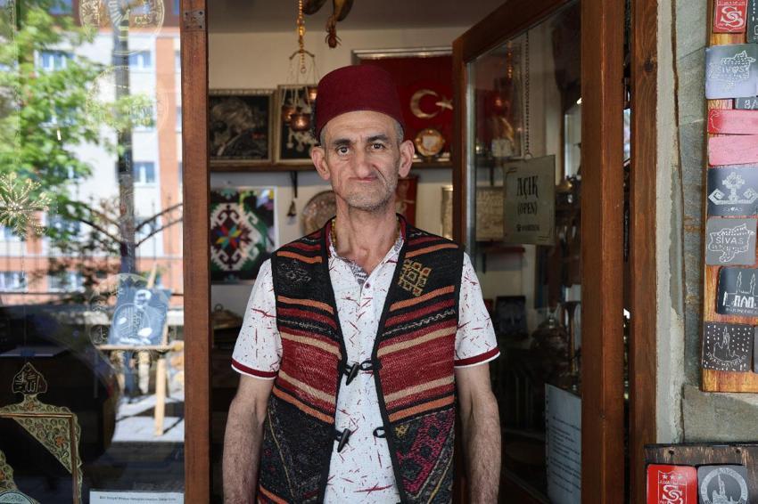Yaptığı meslekten vazgeçti pandemiyi fırsata dönüştürdü, bitmekte olan mesleğin yeni ustası oldu