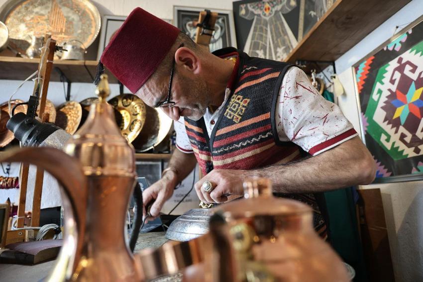 Yaptığı meslekten vazgeçti pandemiyi fırsata dönüştürdü, bitmekte olan mesleğin yeni ustası oldu