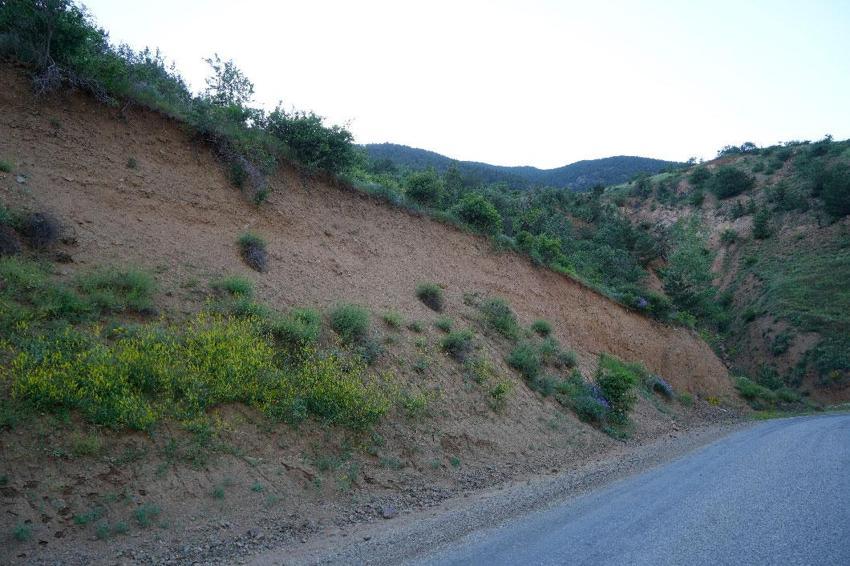 Vatandaşların tapulu arazileri her geçen gün küçülüyor, üretim alanları da tehlike altına giriyor
