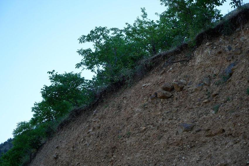 Vatandaşların tapulu arazileri her geçen gün küçülüyor, üretim alanları da tehlike altına giriyor