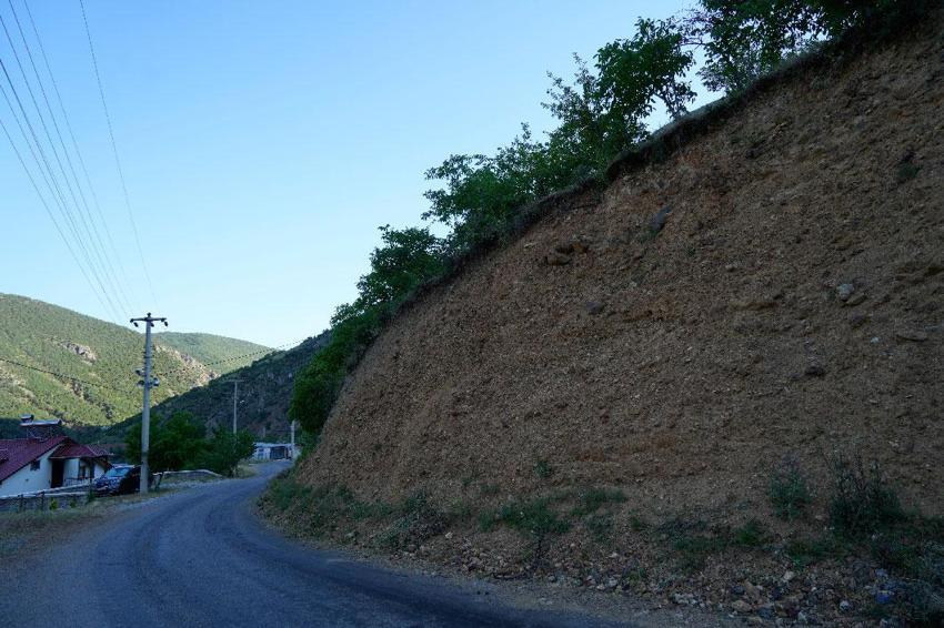 Vatandaşların tapulu arazileri her geçen gün küçülüyor, üretim alanları da tehlike altına giriyor