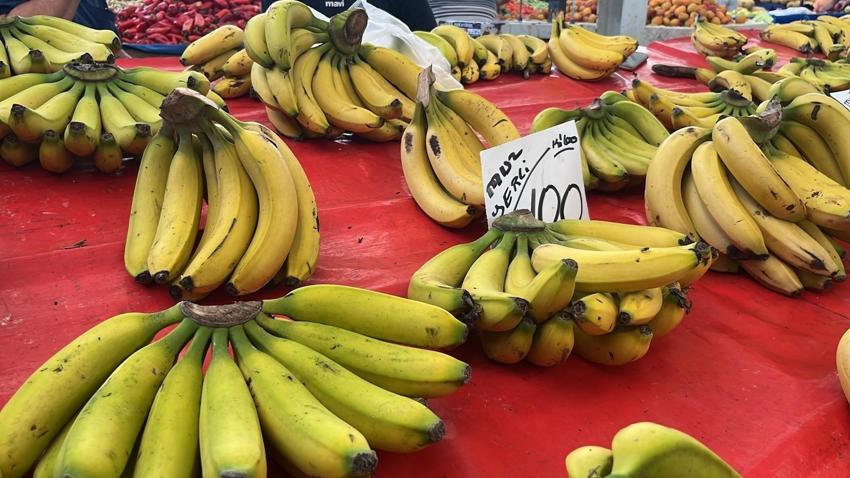 Seradan 30 liraya çıkan muzun pazarlarda 100 liranın üzerinde satılması tepki çekti