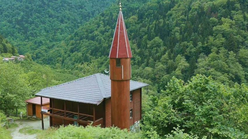 175 yıldır tek bir çivi çakılmadan duruyor! Görenler gözlerine inanamıyor: Bunca zamandır babadan oğula korunarak ayakta kaldı!