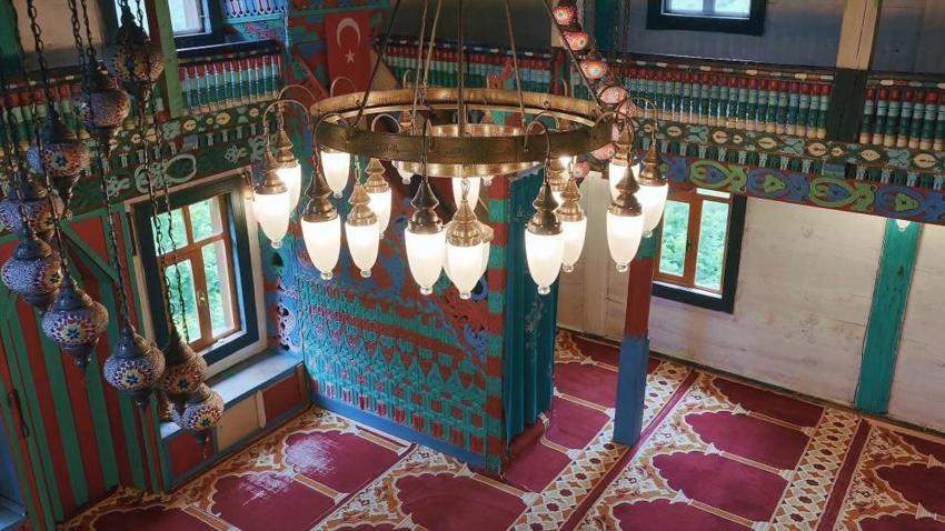 175 yıldır tek bir çivi çakılmadan duruyor! Görenler gözlerine inanamıyor: Bunca zamandır babadan oğula korunarak ayakta kaldı!