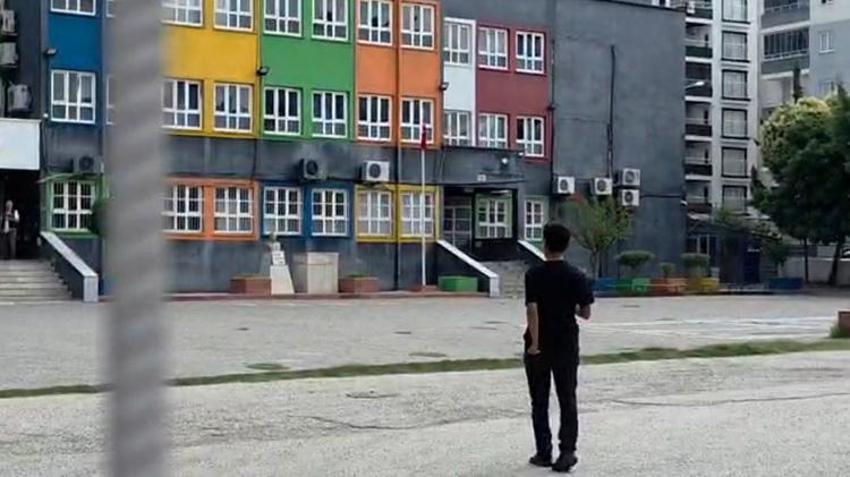 Adana'da kimliğini unutan genç, polisin yardımına rağmen gecikince sınava alınmadı
