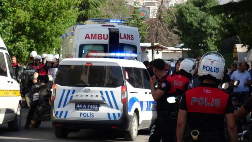 Malatya'da cinnet geçiren baba ailesine kurşun yağdırdı