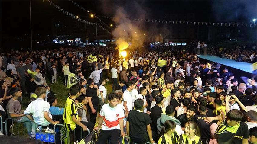 Bitlis Spor 1916 şampiyonluk kupasını kaldırdı: 24 yıllık profesyonel lig hasreti bitti