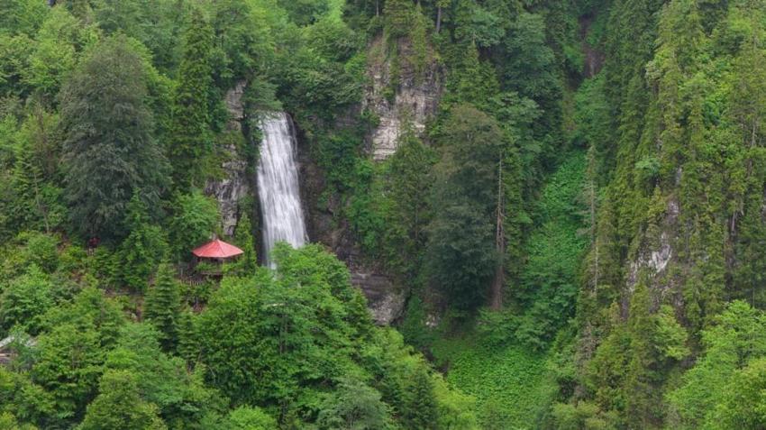 Artvin'dan dünyaya açılan pencere: Maral Şelalesi coşmaya başladı