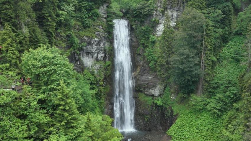 Artvin'dan dünyaya açılan pencere: Maral Şelalesi coşmaya başladı