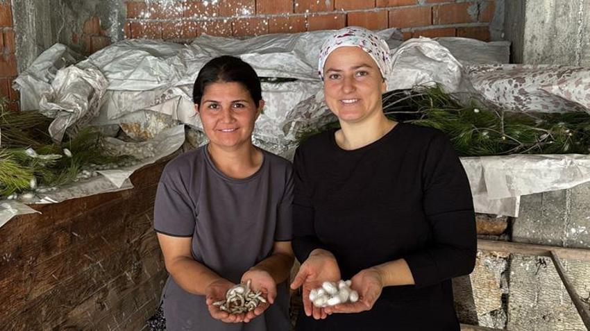 Eltisinin tavsiyeyle başladı, evlerinin alt katını üretime alanına çevirdiler: Şimdi talebe yetişemiyorlar