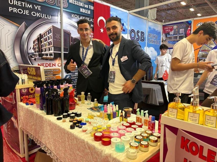 Van OSB’nin genç dehaları laboratuvarda 52 çeşit ürün üretti! Mezun olmadan iş yeri açma belgesini kaptı!