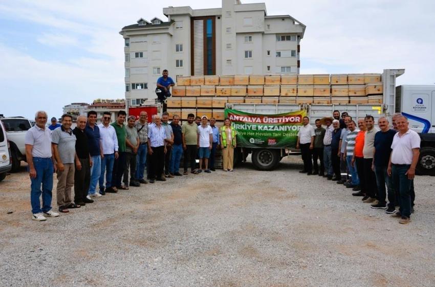 Antalya'nın dört bir yanında destek başladı: Binlercesi üreticiye dağıtıldı