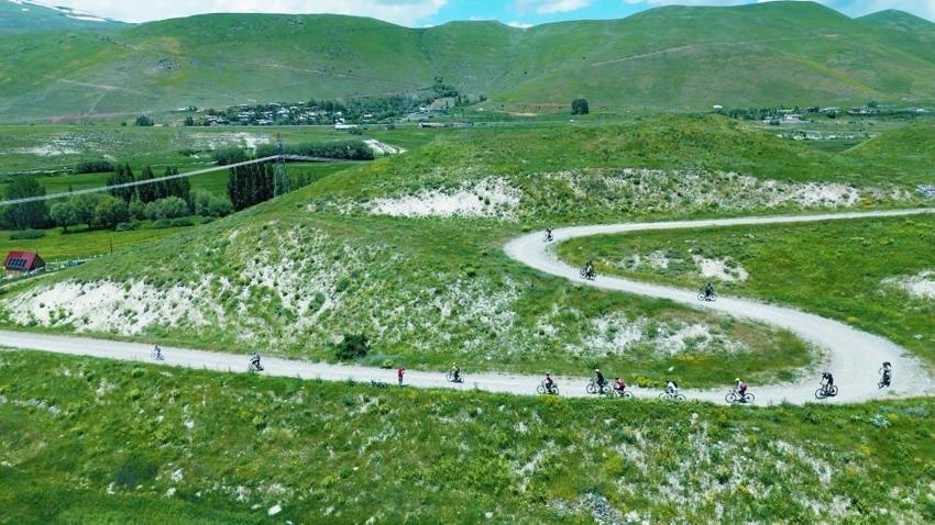 Erzurum'un 'Demir Atlıları' yollara çıktı: Herkes uyurken yola çıkıyorlar! Sayıları hızla katlanıyor