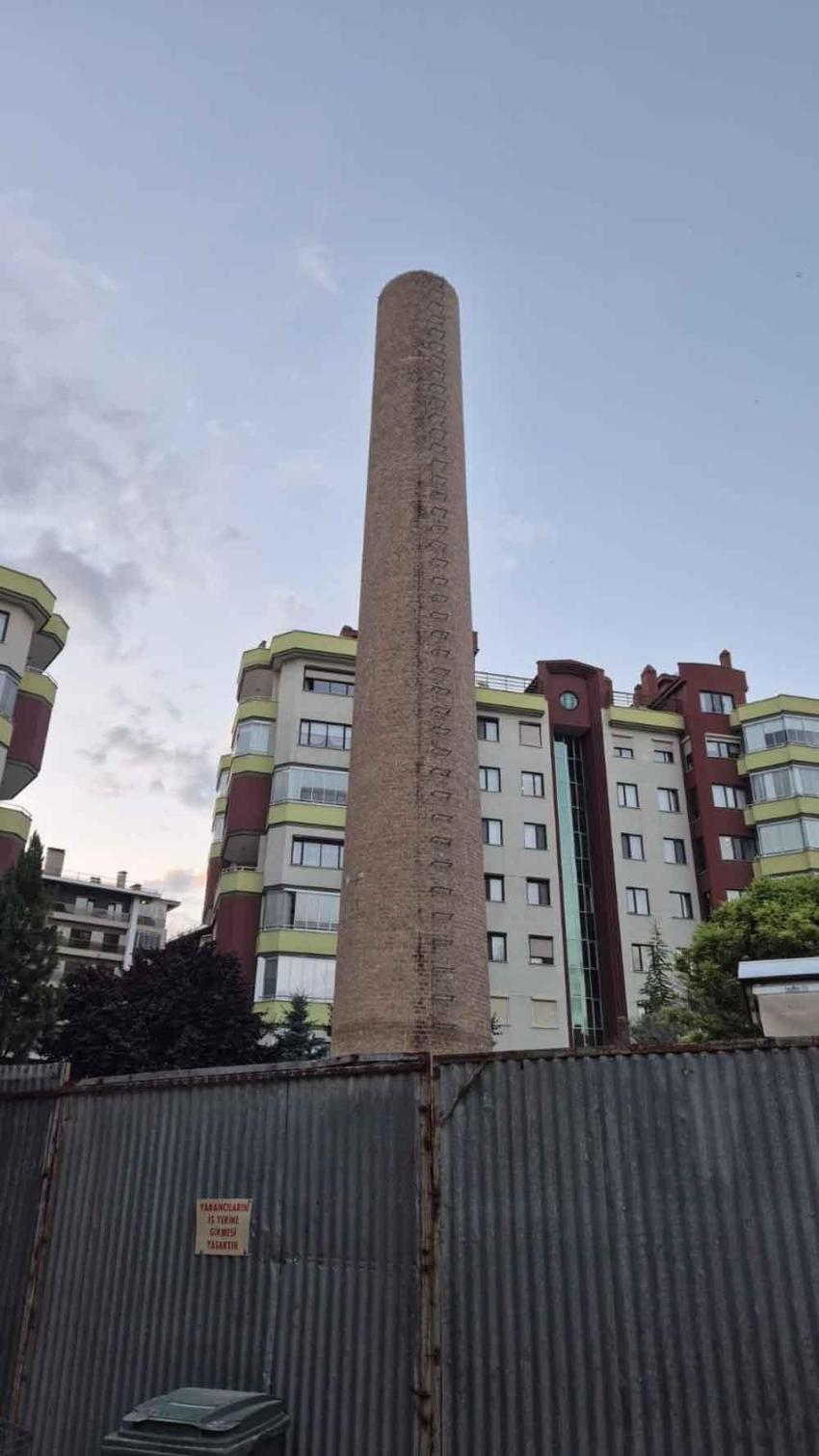 Konya'da bir devir resmen kapanıyor: Karacığan Fabrikası'nın son kalıntısı olan tarihi baca yıkılıyor!