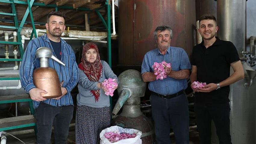 Fransız parfüm devlerinin gizli ham maddesi meğer Burdur'dan gidiyormuş! 4 kuşaktır yapıyorlar, sırlarını kimseyle paylaşmıyorlar