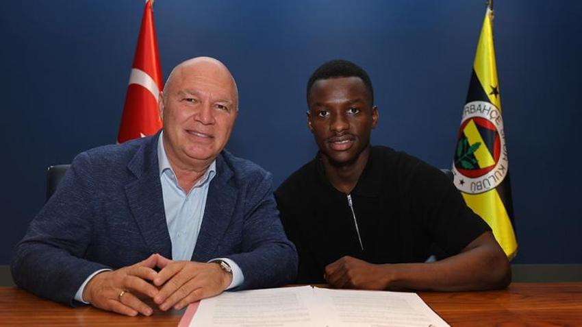 FENERBAHÇE'DEN YENİ TRANSFER | Amara Diouf Kimdir? Amara Diouf Hangi Takımdan Fenerbahçe'ye Geldi, Kaç Yaşında ve Hangi Mevkide Oynuyor?