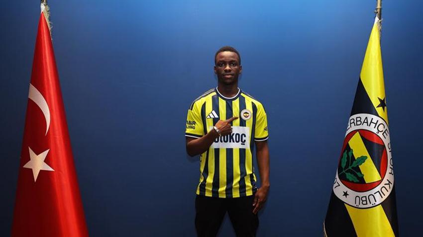 FENERBAHÇE'DEN YENİ TRANSFER | Amara Diouf Kimdir? Amara Diouf Hangi Takımdan Fenerbahçe'ye Geldi, Kaç Yaşında ve Hangi Mevkide Oynuyor?