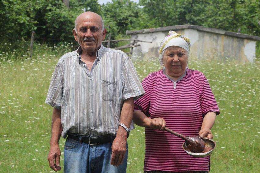Has kokusu ve lezzetiyle tanınan dut pekmezi, Ordu'da yüzyıllardır süren geleneksel yöntemlerle hazırlanıyor