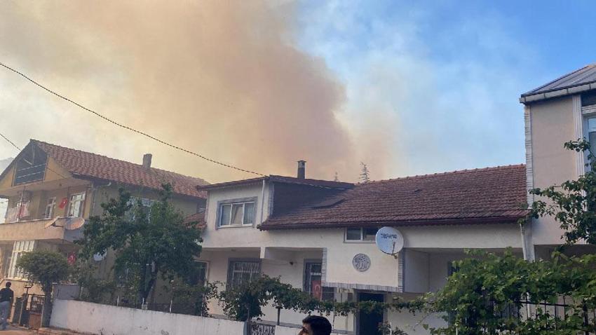 Körfez'de korku dolu anlar! TIR'da çıkan yangın mahallede endişe yarattı: 50 ev tahliye edildi