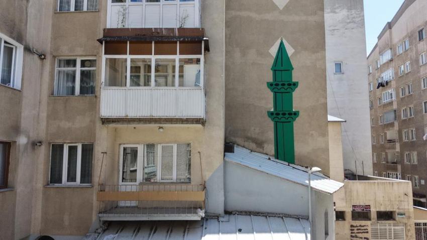 Demir yok, beton yok, taş yok! Erzurum'daki o caminin minaresine yakından bakanlar gözlerine inanamıyor: Sadece 3 santim kalınlığında!