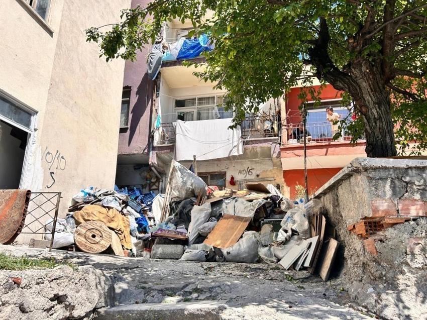 Antalya'da engelli annesine 7 yıl baktı: Babası bir gün gelip aldı, çöp eve soktu!