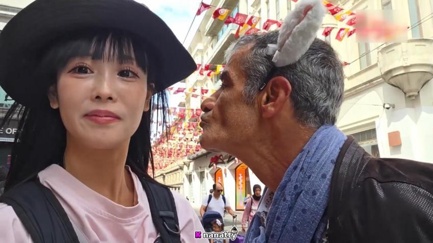 Taksim'de Japon turisti rahatsız eden şahıs açıklama yaptı: 'Ben öyle bir insan değilim'