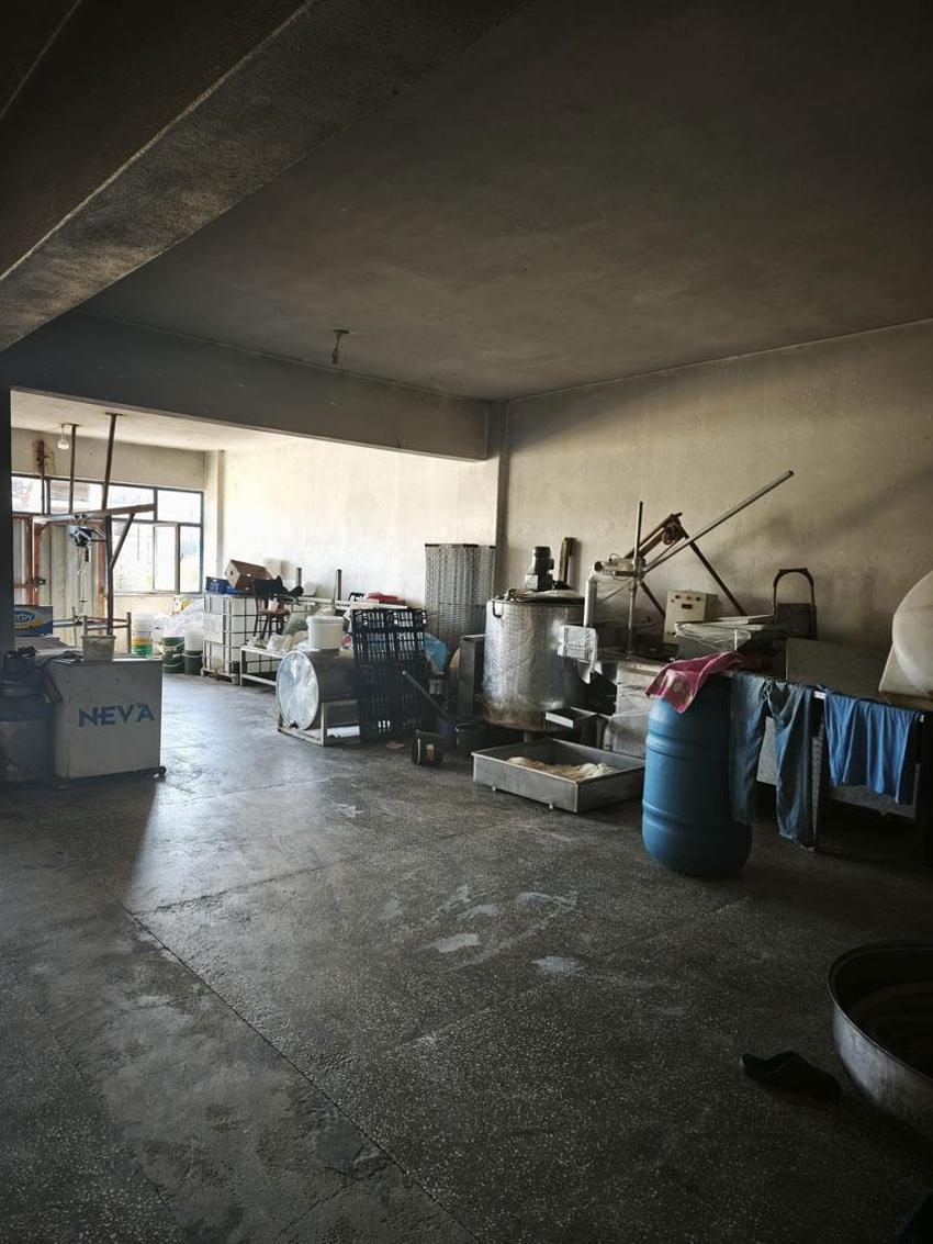 9 ton bozuk süt ve süt ürününü vatandaşa yedireceklerdi, ekipler 5 milyon liralık malzemeye el koydu