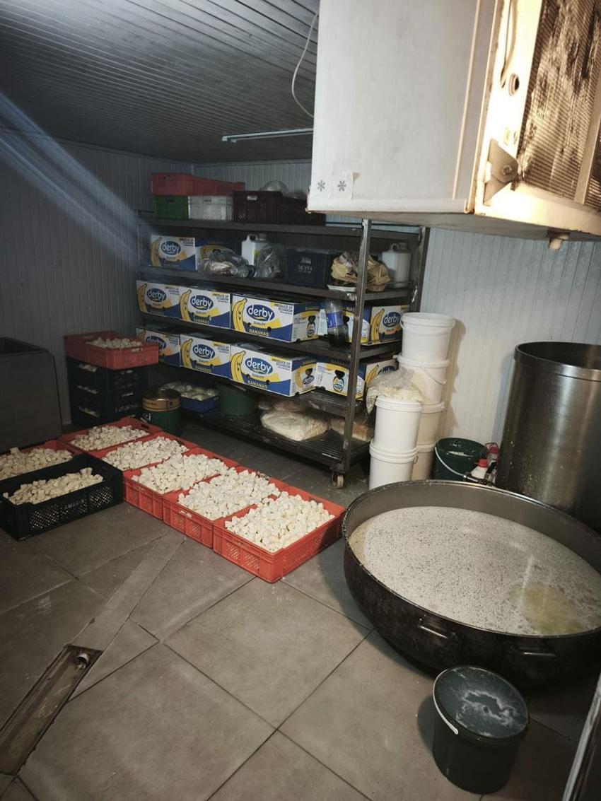 9 ton bozuk süt ve süt ürününü vatandaşa yedireceklerdi, ekipler 5 milyon liralık malzemeye el koydu
