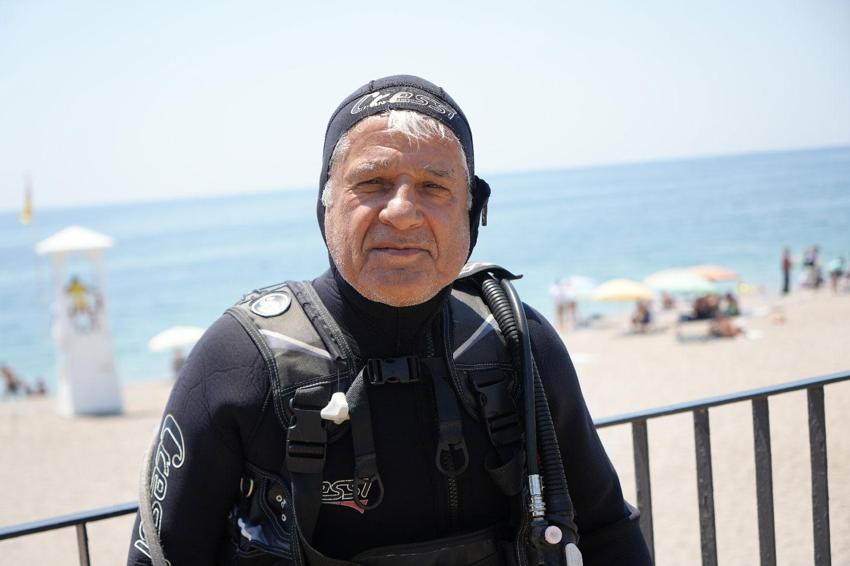 Antalya plajlarında profesörü isyan ettiren görüntü: Metrekarede belki yüze yakın sigara izmariti var