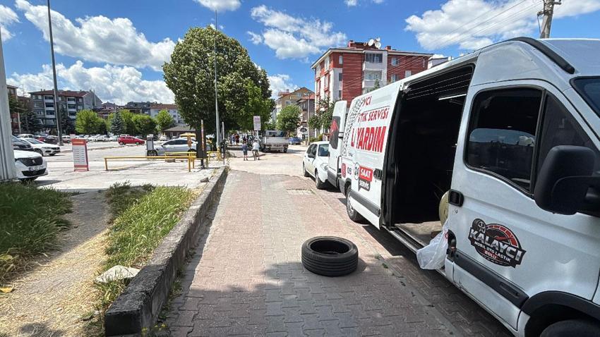 Onlarca sürücü ‘eski alışkanlık' kurbanı oldu: 20'ye yakın aracın lastiği patladı